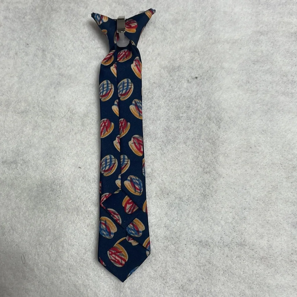 Small child clip tie.